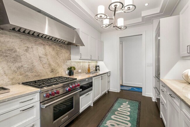 Building Photo - 118 E Erie St