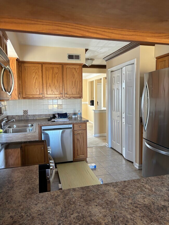 Building Photo - 5429 Grand Lake Crescent