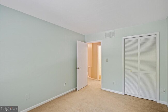Building Photo - 7 Castlehill Ct