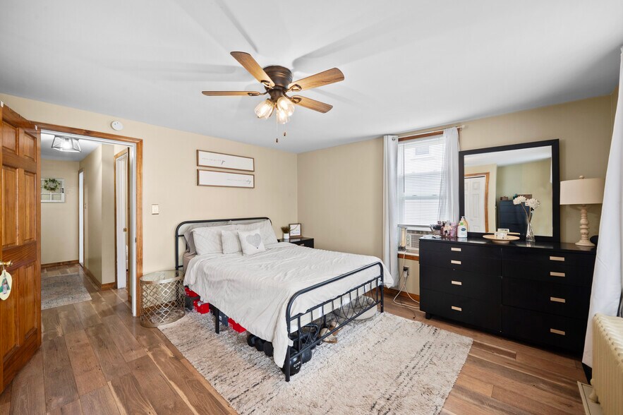 Building Photo - 2221 N 1st Ave