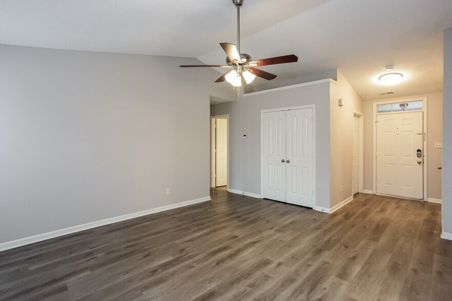 Building Photo - 1003 Salmon River Dr