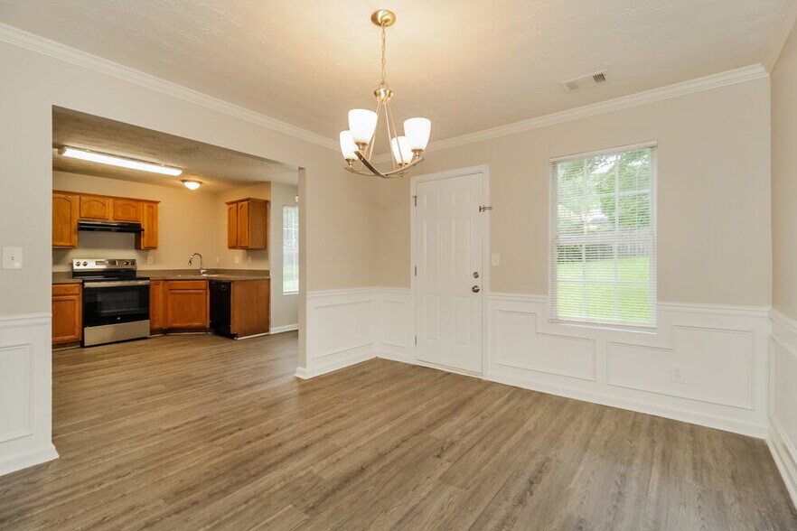 Building Photo - 2028 Oak Terrace Dr SE