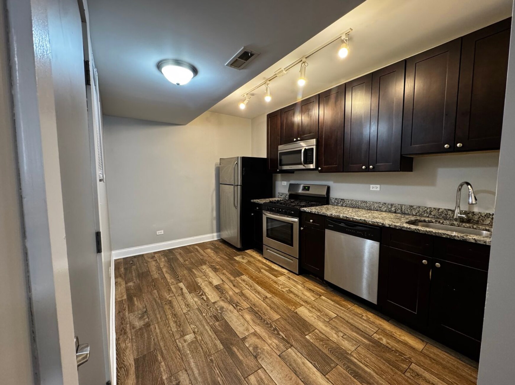 Modern Kitchen - 5003 N Sawyer Ave