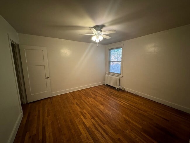 Building Photo - Updated Highland Park Townhome!