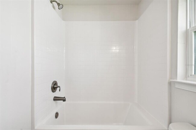 Building Photo - 360 Cimarron Ct