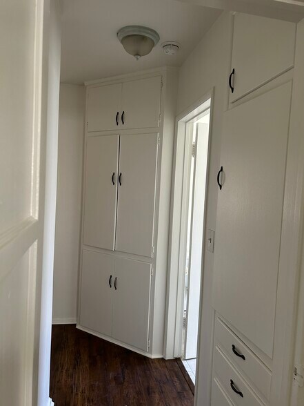 Building Photo - 11442 Riverside Dr