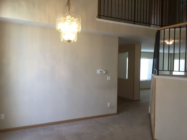 Building Photo - 14233 S Hillsdale Ct