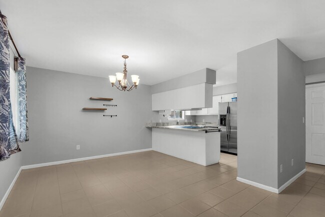 Building Photo - 117 12th Ave