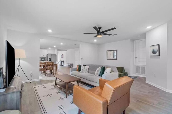 Building Photo - Beautiful, newly built 3-bedroom in South Walton