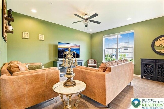 Building Photo - 4492 Cottonwood Dr
