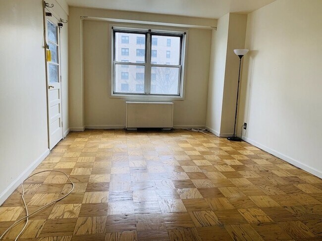 Building Photo - 225 St Pauls Ave