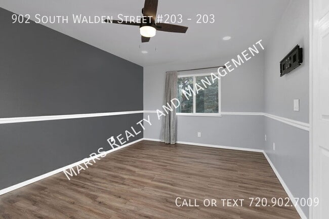 Building Photo - 902 S Walden St