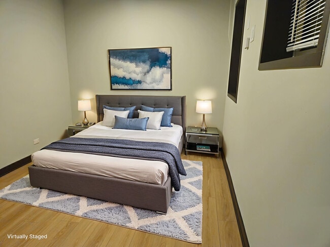 Building Photo - 1819 W Evergreen Ave