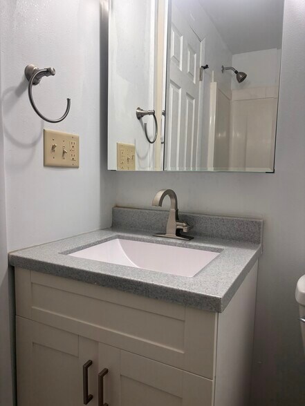 Building Photo - W557 Mary Ln