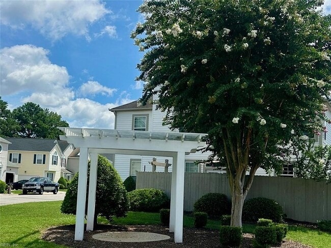 Building Photo - 1617 Woodstock Ct
