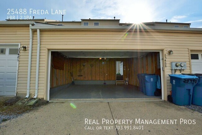 Building Photo - 25488 Freda Ln