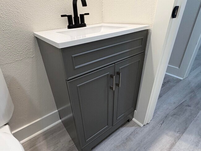 Building Photo - 809 Palmer Ave