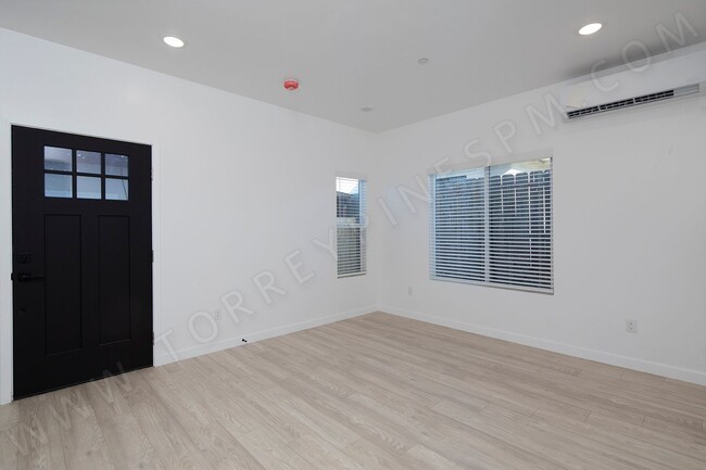 Building Photo - *OPEN HOUSE: 5/3 1:30-4:00PM* 2 Br in Clai...
