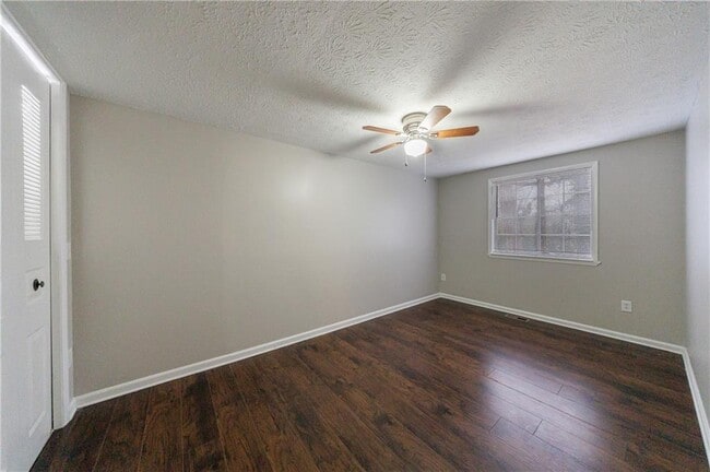 Building Photo - 1960 Hamilton Pl SE