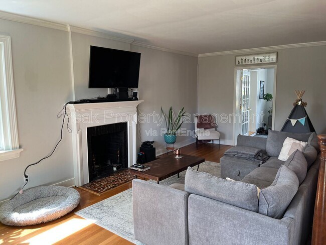 Building Photo - 3514 Montrose Ave