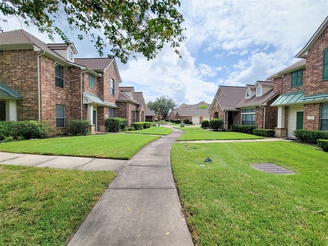 Building Photo - 206 Whispering Ridge Terrace