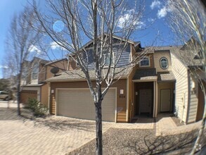 Building Photo - AVAILABLE NOW! Spacious 3-bedroom Townhous...