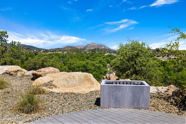 Building Photo - Beautiful Home in a Stunning 55+ Community...