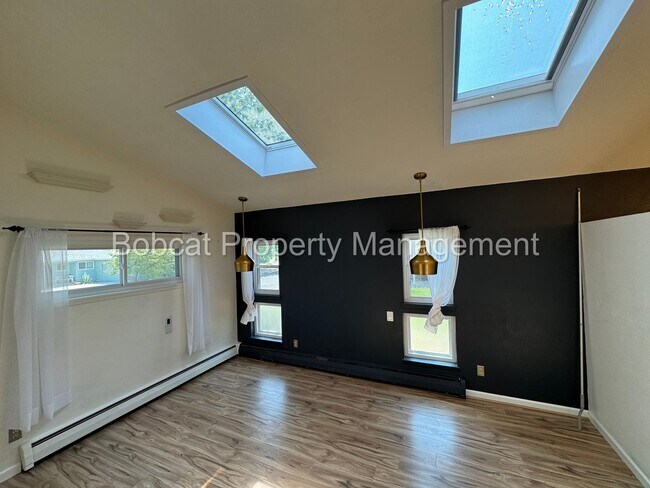 Building Photo - 3 Bed, 2 Bath Home Located in West Carson ...