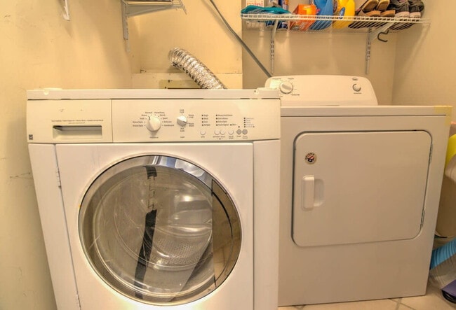 Building Photo - 3310 Europa Dr