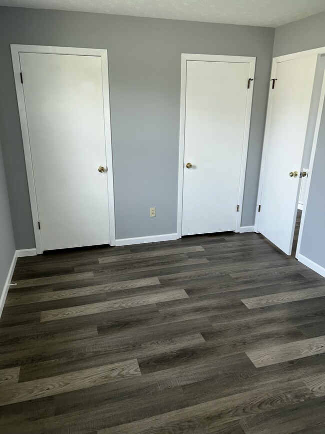 Building Photo - 1525 Meadow Spring Dr