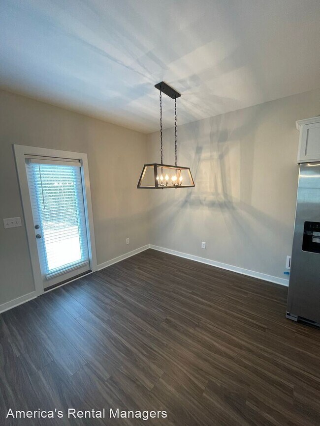 Building Photo - 4 br, 2.5 bath House - 2120 Ellsworth Loop...