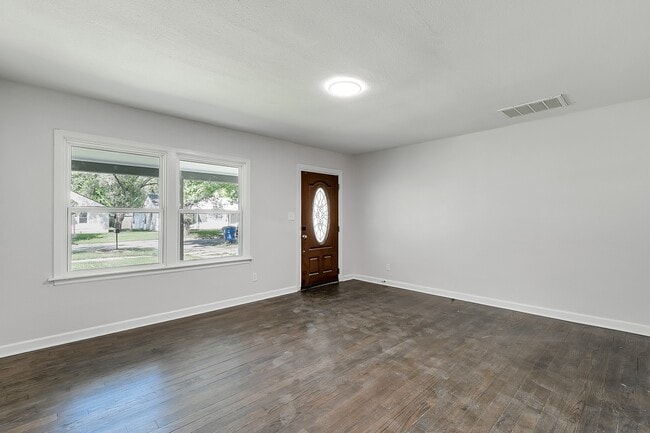 Building Photo - 828 S Pershing St