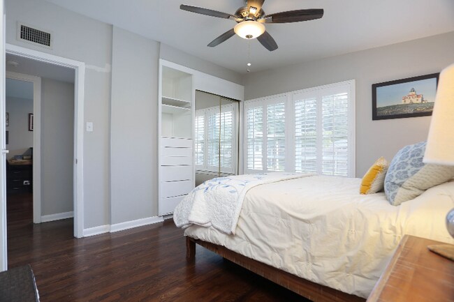 Building Photo - 514 Brightwood Pl