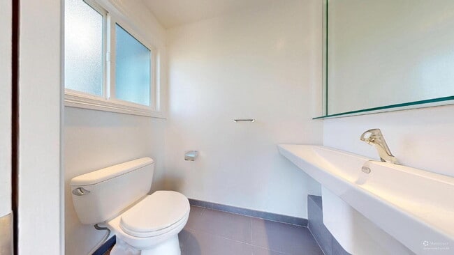 Building Photo - Charming, Renovated 3BR + Sunroom / 3.5 BA...