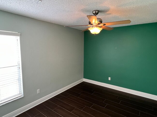 Building Photo - Fountain Lakes Community