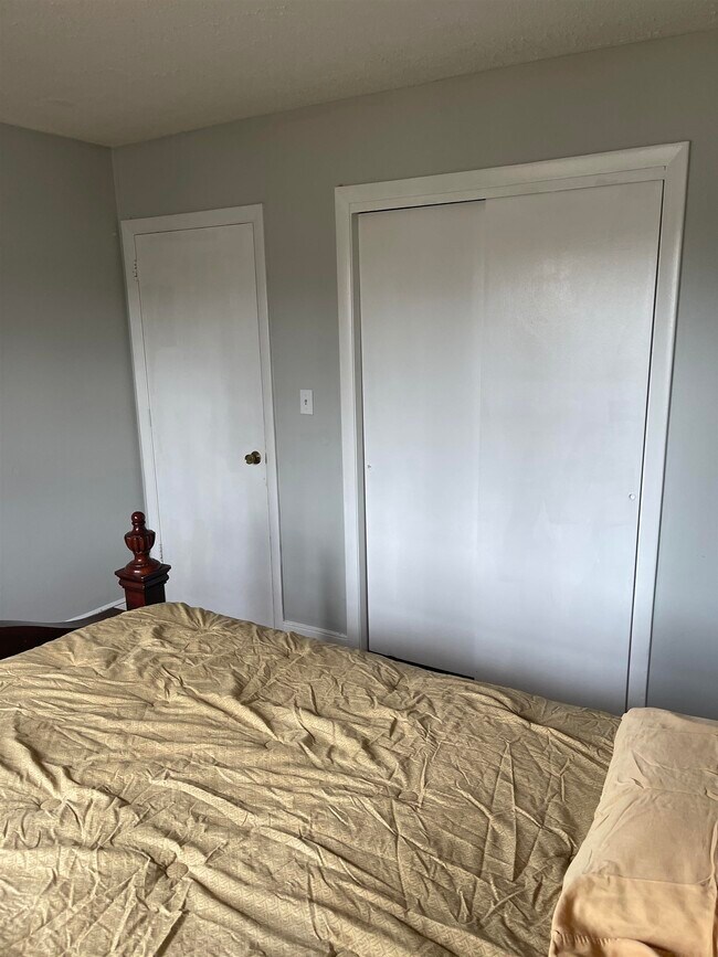 Building Photo - 4 Brook Rd