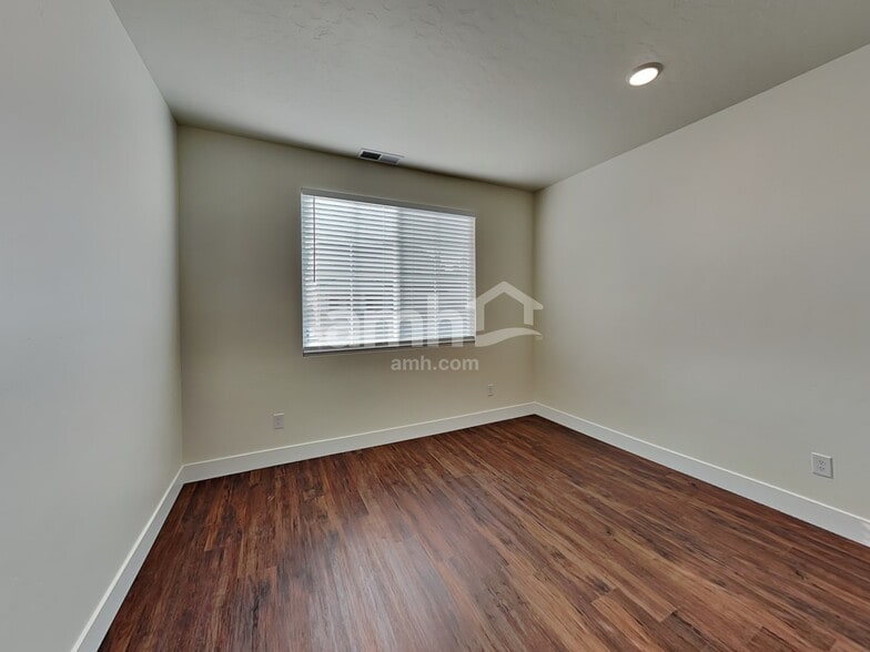 Building Photo - 941 N Rivermist Pl