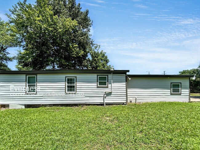 Building Photo - 2193 Clifton Ave