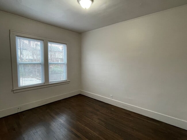 Building Photo - 3277 Calvert Ave