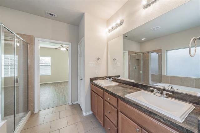 Building Photo - 643 Alexander St