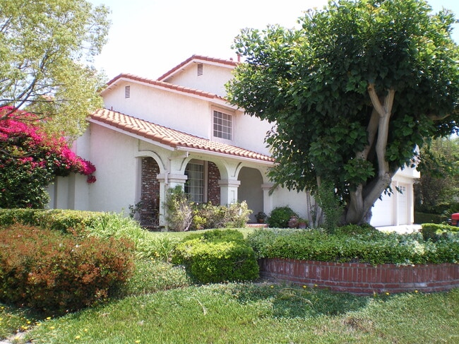 Building Photo - 20405 Via Sonador