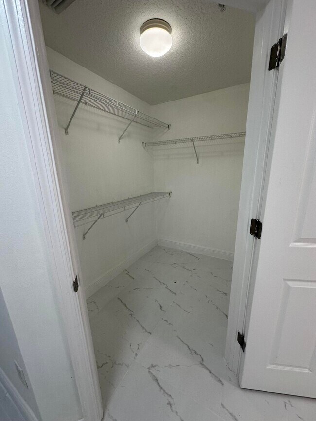 Building Photo - 9873 Baywinds Blvd