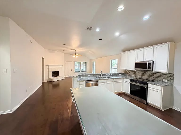 Building Photo - 2126 Highland River Dr
