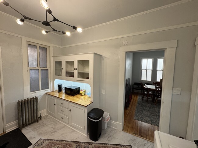 Building Photo - Sunflower Estate LLC