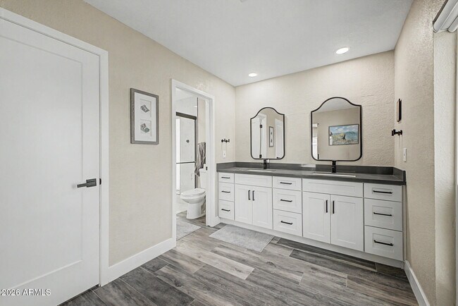 Building Photo - 5017 E Acoma Dr