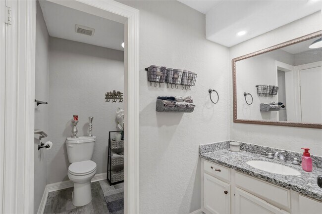 Building Photo - 2938 Camelot Ln