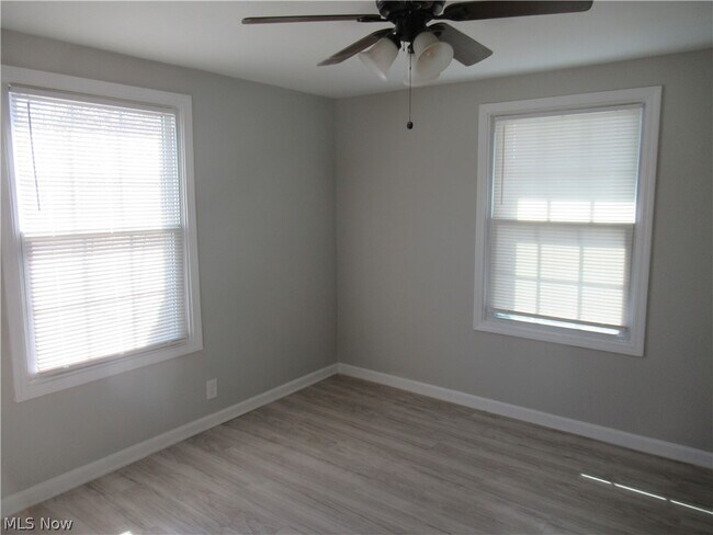 Building Photo - 9295 Dorothy Dr