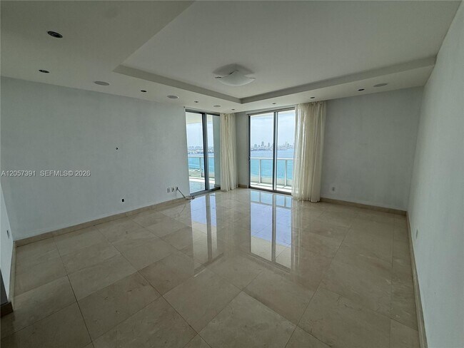 Building Photo - 1331 Brickell Bay Dr