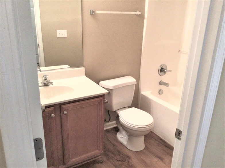 Building Photo - 3913 Bluestem Dr