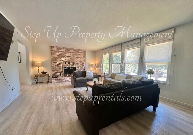 Building Photo - Inviting 3-Bedroom Home in Desirable Twain...